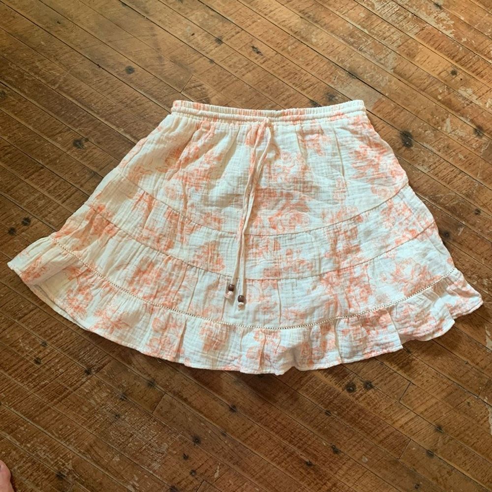 Talulah Revolve lightweight pink floral layered S knee length skirt